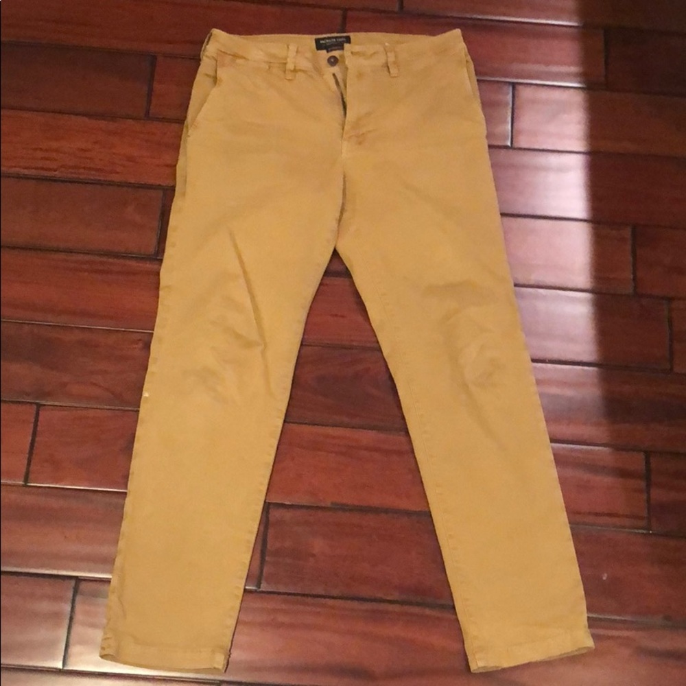 American Eagle Men’s Khakis